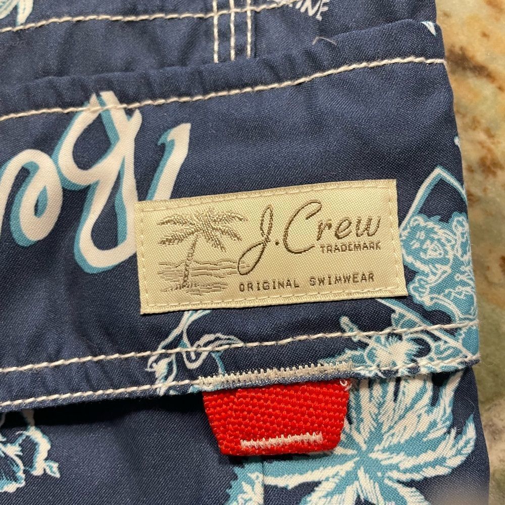 J. CREW board shorts in navy with Bermuda print - Picture 3 of 4